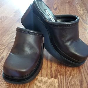 90s Steve Madden Clogs